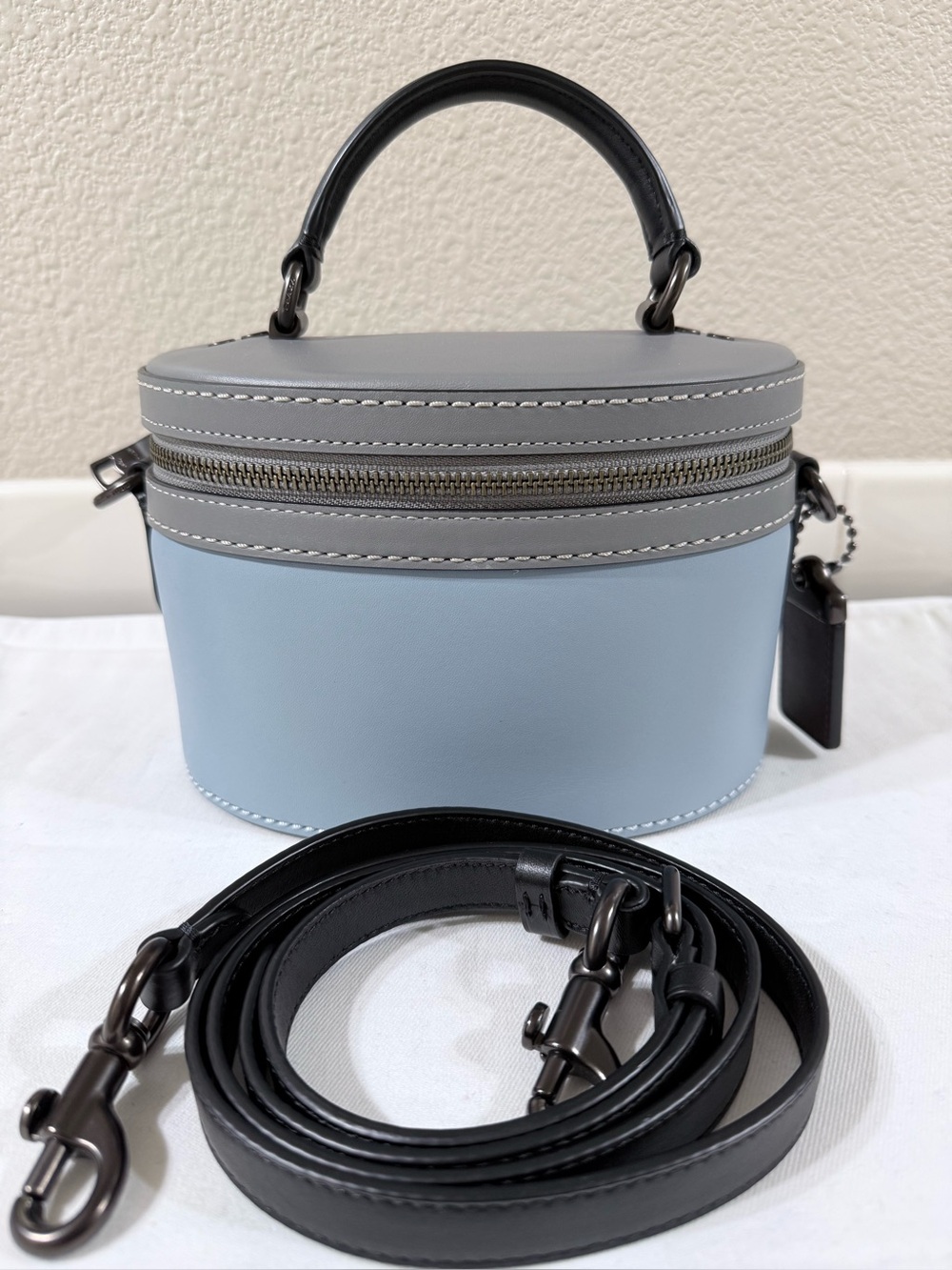 Coach 1941 Trail Gray/Bluebell Women's Leather Crossbody Vanity Bag EUC